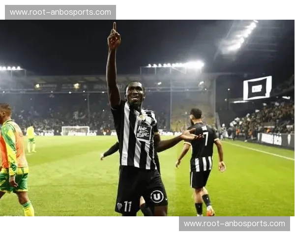 昂热流失谢里夫等核心 全队身价跌至4160万欧联赛垫底 昂热流失谢里夫等核心 全队身价跌至4160万欧联赛垫底