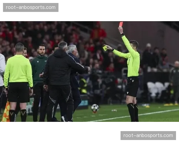 穆里尼奥因红牌停赛缺席伯纳乌 本菲卡客场翻盘未果