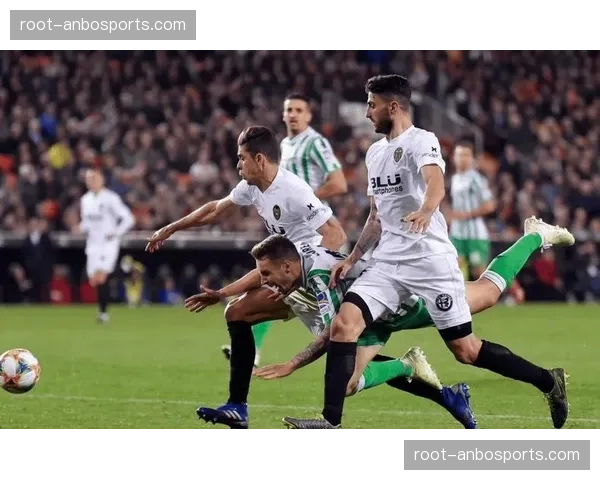 马洛卡44%控球率联盟第15，长传战术占比显著侧重直接进攻